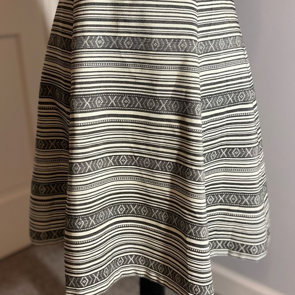 NWT RED Saks Fifth Avenue Black Ivory Fit And Flare Tribal Print Dress Medium - Picture 4 of 12